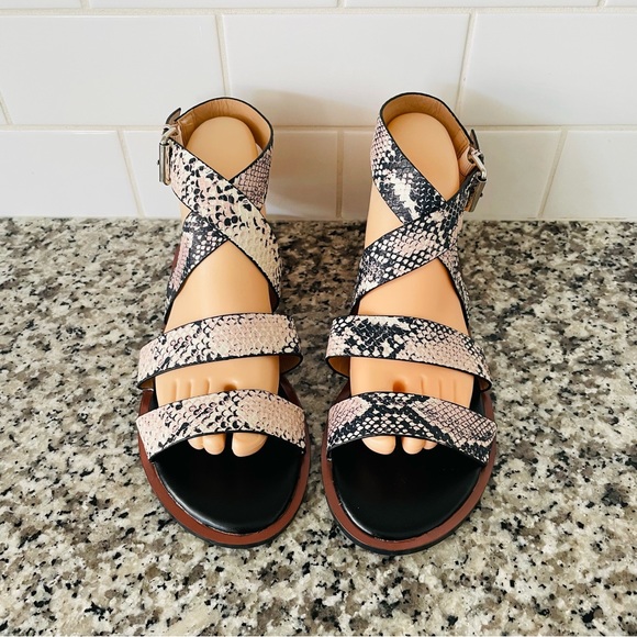 Qupid Women’s Flat Gladiator Sandals Snake Skin Strap Design - Picture 3 of 8